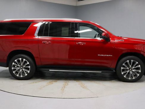 Used 2025 Chevrolet Suburban High Country w/ Sun And Tow Package AWD/4WD image 12