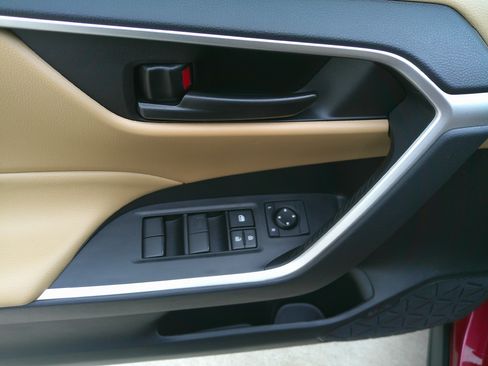 Used 2023 Toyota RAV4 LE image 18