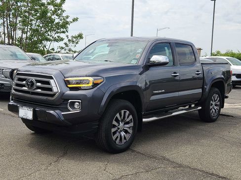 Used 2022 Toyota Tacoma Limited AWD/4WD image 3