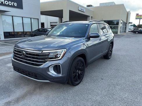 Certified 2025 Volkswagen Atlas SE w/ Panoramic Sunroof Package image 3