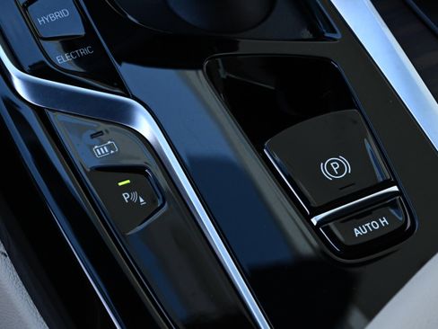 Certified 2022 BMW 530e w/ Premium Package image 21