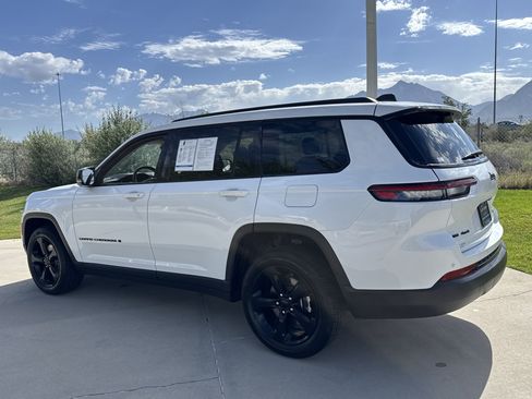 Used 2022 Jeep Grand Cherokee L Limited w/ Luxury Tech Group II AWD/4WD image 3