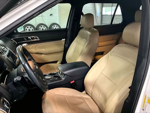 Used 2017 Ford Explorer Limited FWD image 8