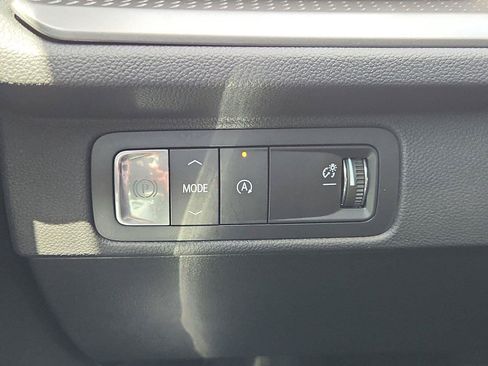 Used 2025 Chevrolet Traverse LT w/ Midnight/Sport Edition FWD image 17