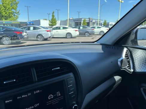 Used 2025 Kia Soul LX w/ LX Technology Package FWD image 33