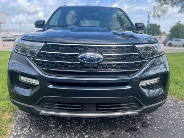 Used 2024 Ford Explorer XLT w/ Equipment Group 202A AWD/4WD image 3