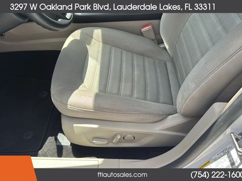 Used 2019 Ford Fusion SE FWD image 20