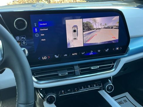 Used 2025 Chevrolet Equinox EV LT image 37