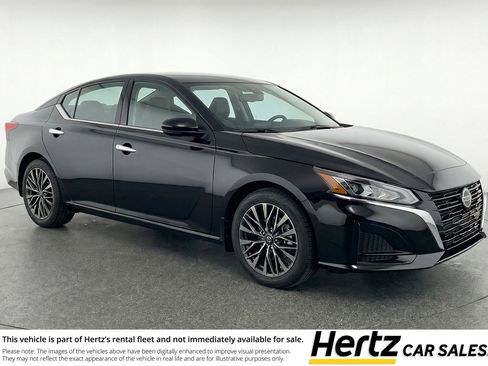 Used 2025 Nissan Altima 2.5 SV image 1