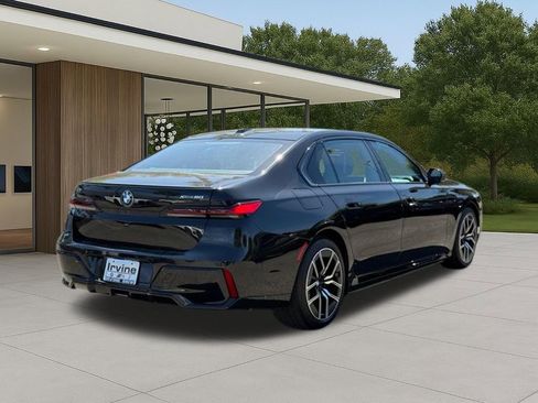 Used 2025 BMW i7 xDrive60 w/ Executive Package AWD/4WD image 8