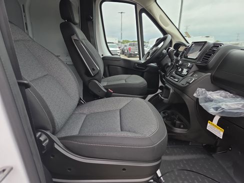 Used 2025 RAM ProMaster 2500 w/ Storage Group image 5