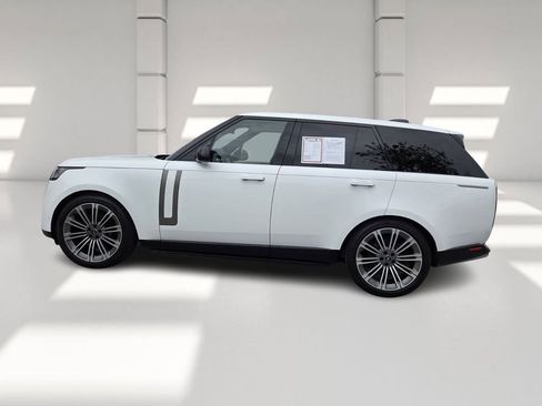 Used 2024 Land Rover Range Rover SE AWD/4WD image 8