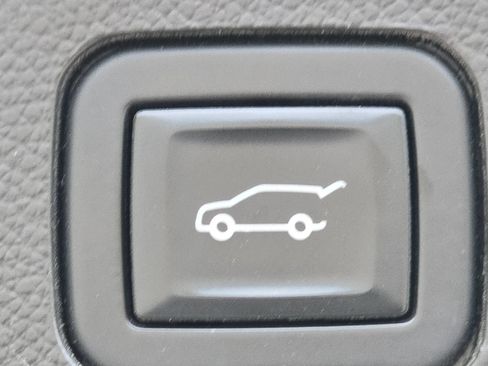Used 2021 Chevrolet Traverse LT w/ LT Premium Package AWD/4WD image 22