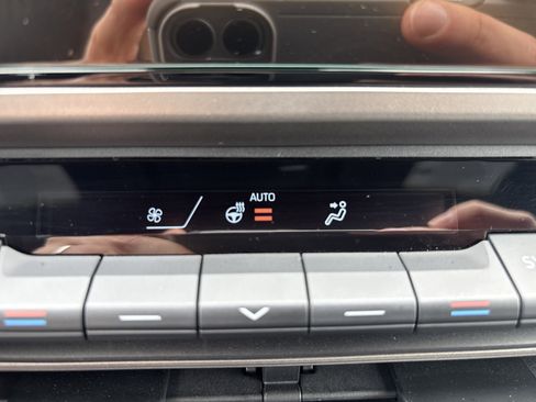 Used 2025 Toyota Camry SE w/ Convenience Package image 28