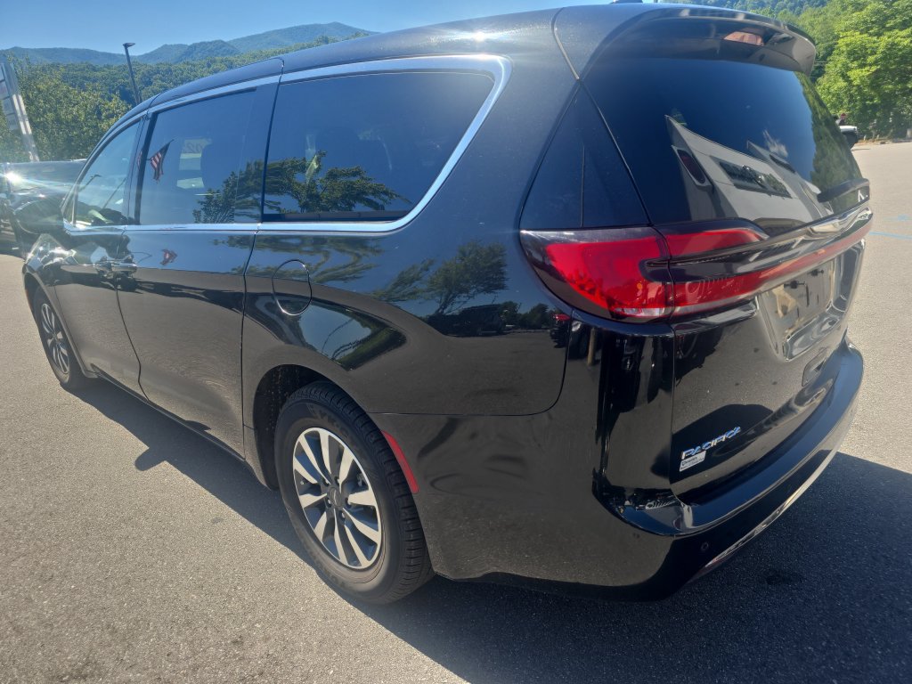 Used 2022 Chrysler Pacifica Touring-L FWD image 6