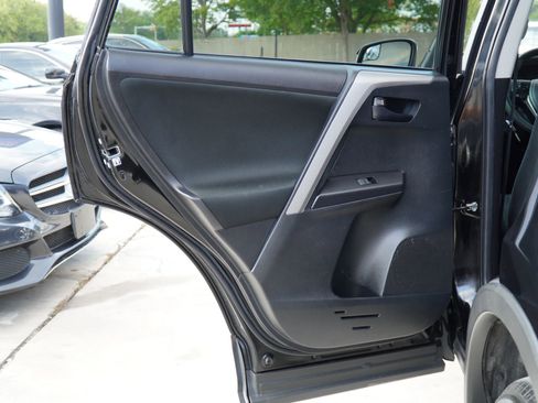 Used 2018 Toyota RAV4 LE image 15