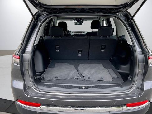 Used 2023 Jeep Grand Cherokee Laredo image 25