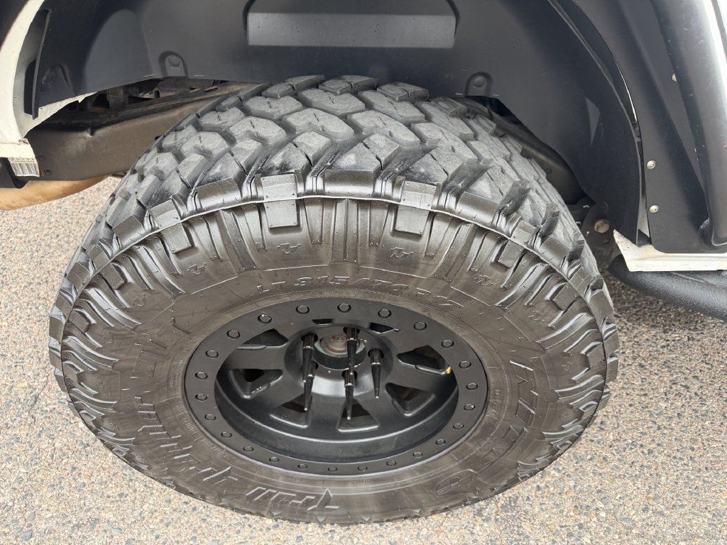 Used 2017 Jeep Wrangler Unlimited Rubicon w/ Connectivity Group AWD/4WD image 6