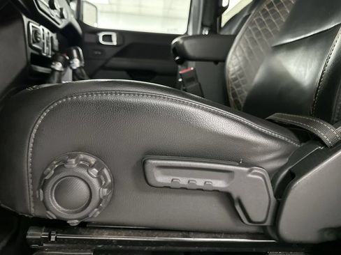 Used 2021 Jeep Wrangler Unlimited Sahara AWD/4WD image 12