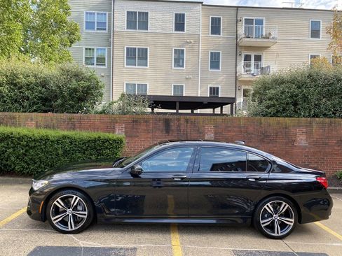 Used 2018 BMW 750i xDrive image 9
