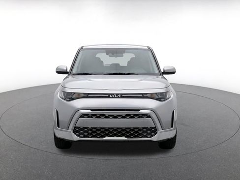 Used 2025 Kia Soul LX w/ LX Technology Package FWD image 2