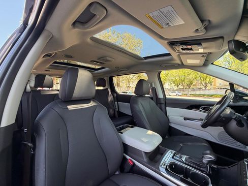 Used 2024 Kia Carnival SX Prestige FWD image 25
