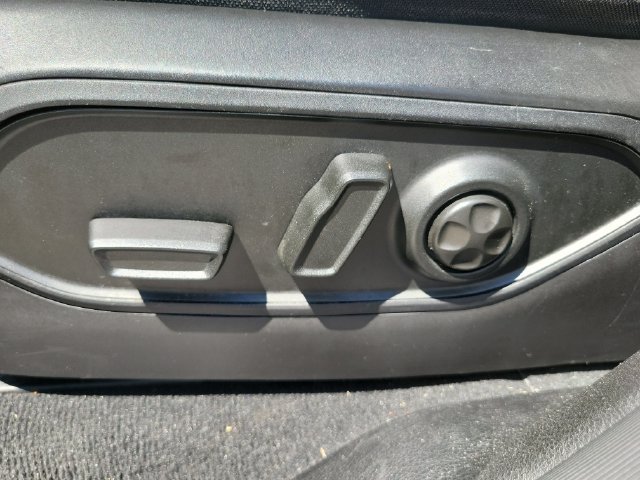 Used 2023 Jeep Grand Cherokee Altitude RWD image 19