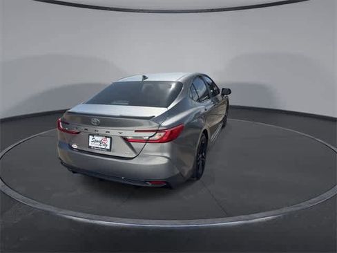 Used 2025 Toyota Camry SE image 7