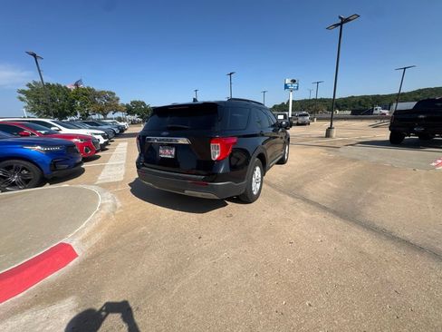 Used 2023 Ford Explorer XLT w/ Equipment Group 202A RWD image 4