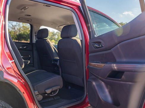 Used 2023 GMC Acadia SLE w/ Driver Convenience Package image 13