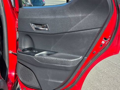 Used 2021 Toyota C-HR XLE FWD image 16