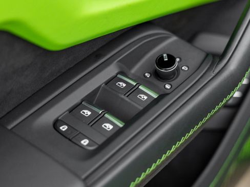 Used 2025 Lamborghini Urus SE image 20