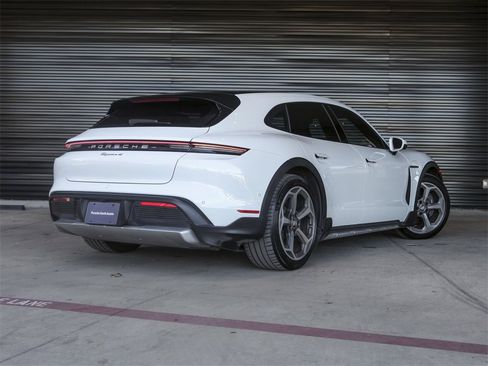 Certified 2022 Porsche Taycan 4 Cross Turismo image 7