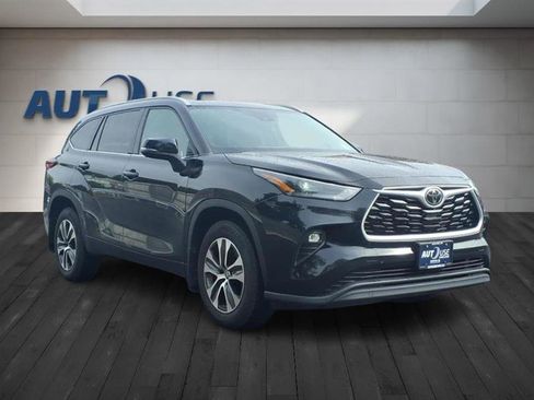 Used 2022 Toyota Highlander XLE image 6