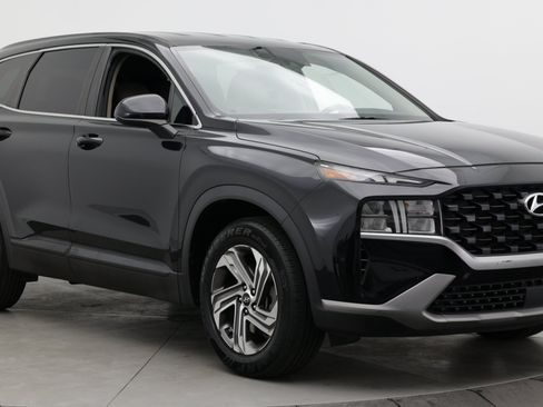 Used 2022 Hyundai Santa Fe SE FWD image 3