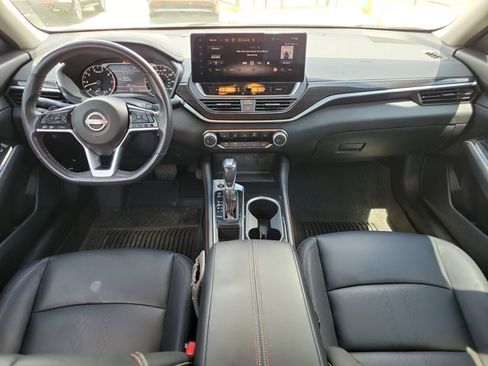 Used 2023 Nissan Altima 2.5 SR w/ SR Premium Package image 11