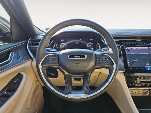 Used 2023 Jeep Grand Cherokee Limited RWD image 12