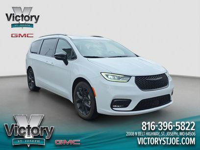 Used 2025 Chrysler Pacifica Limited