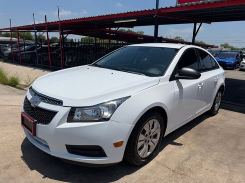 Used 2014 Chevrolet Cruze LS FWD image 1