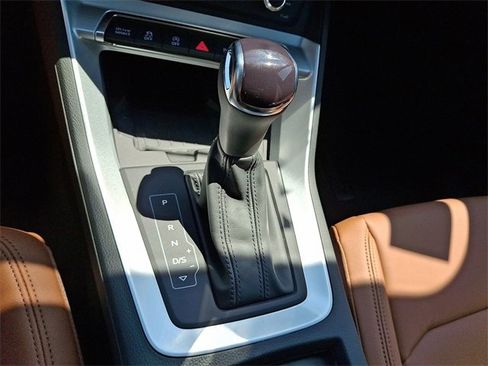 New 2025 Audi Q3 2.0T Premium image 11
