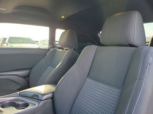 Used 2018 Dodge Challenger R/T image 15