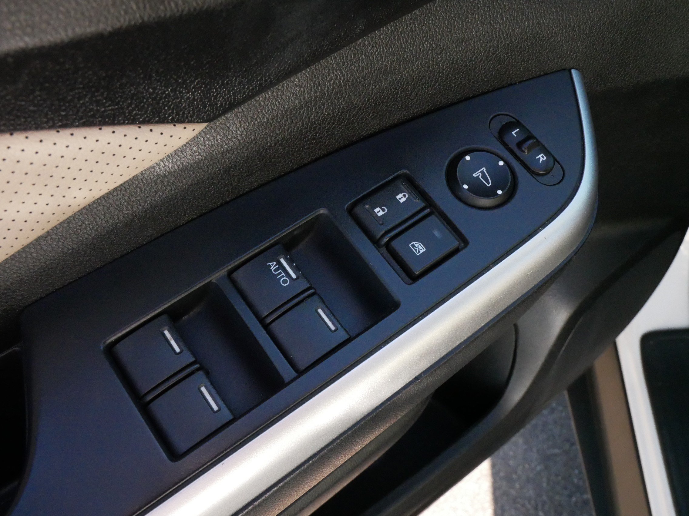 Used 2015 Honda CR-V EX-L image 16