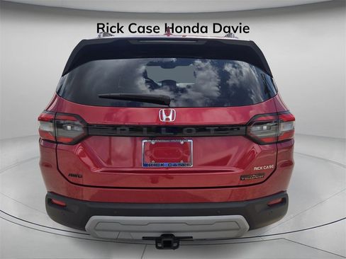 Certified 2023 Honda Pilot TrailSport image 6