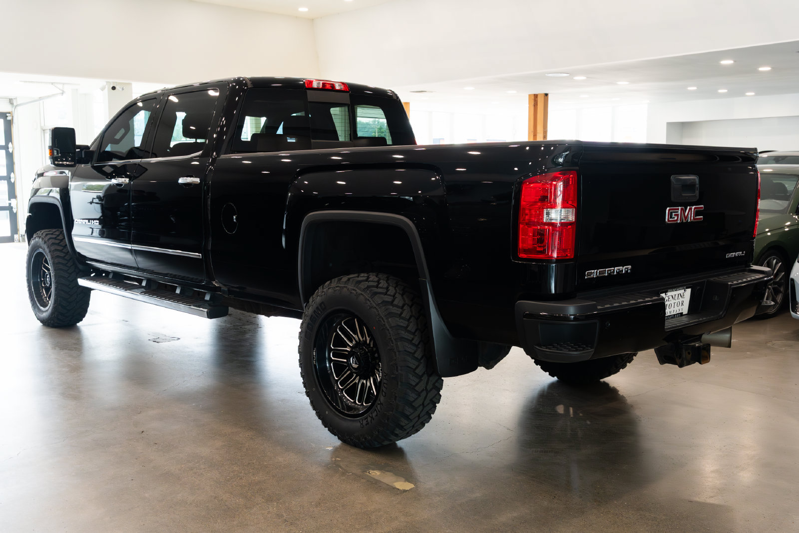 Used 2018 GMC Sierra 3500 Denali w/ Duramax Plus Package AWD/4WD image 6