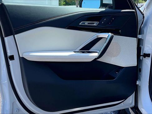 New 2026 BMW X1 xDrive28i AWD/4WD image 10