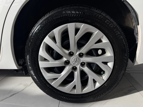 Used 2017 Toyota Corolla LE w/ Body Protection Package FWD image 9