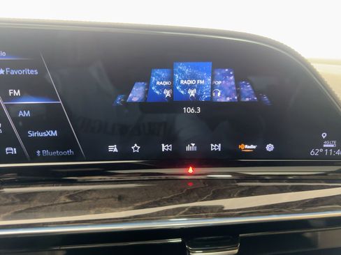 Used 2023 Cadillac Escalade ESV Premium Luxury image 21