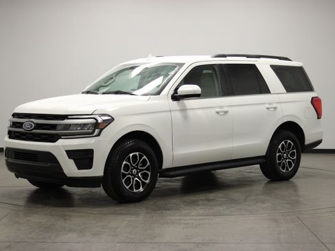 Used 2024 Ford Expedition XLT image 4