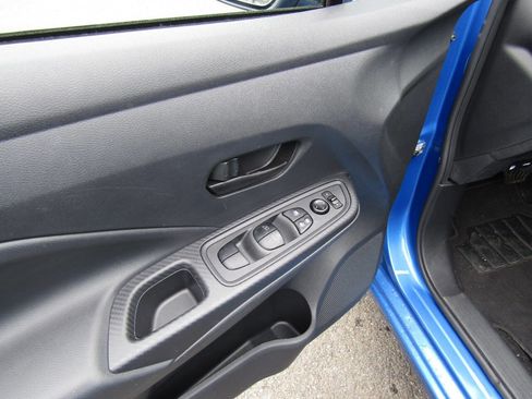 Used 2023 Nissan Versa S FWD image 18