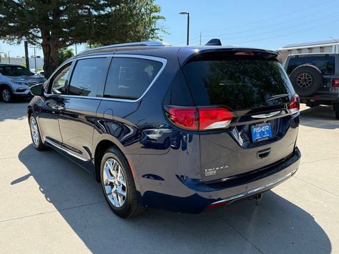 Used 2019 Chrysler Pacifica Limited w/ Advanced Safetytec Group FWD image 6